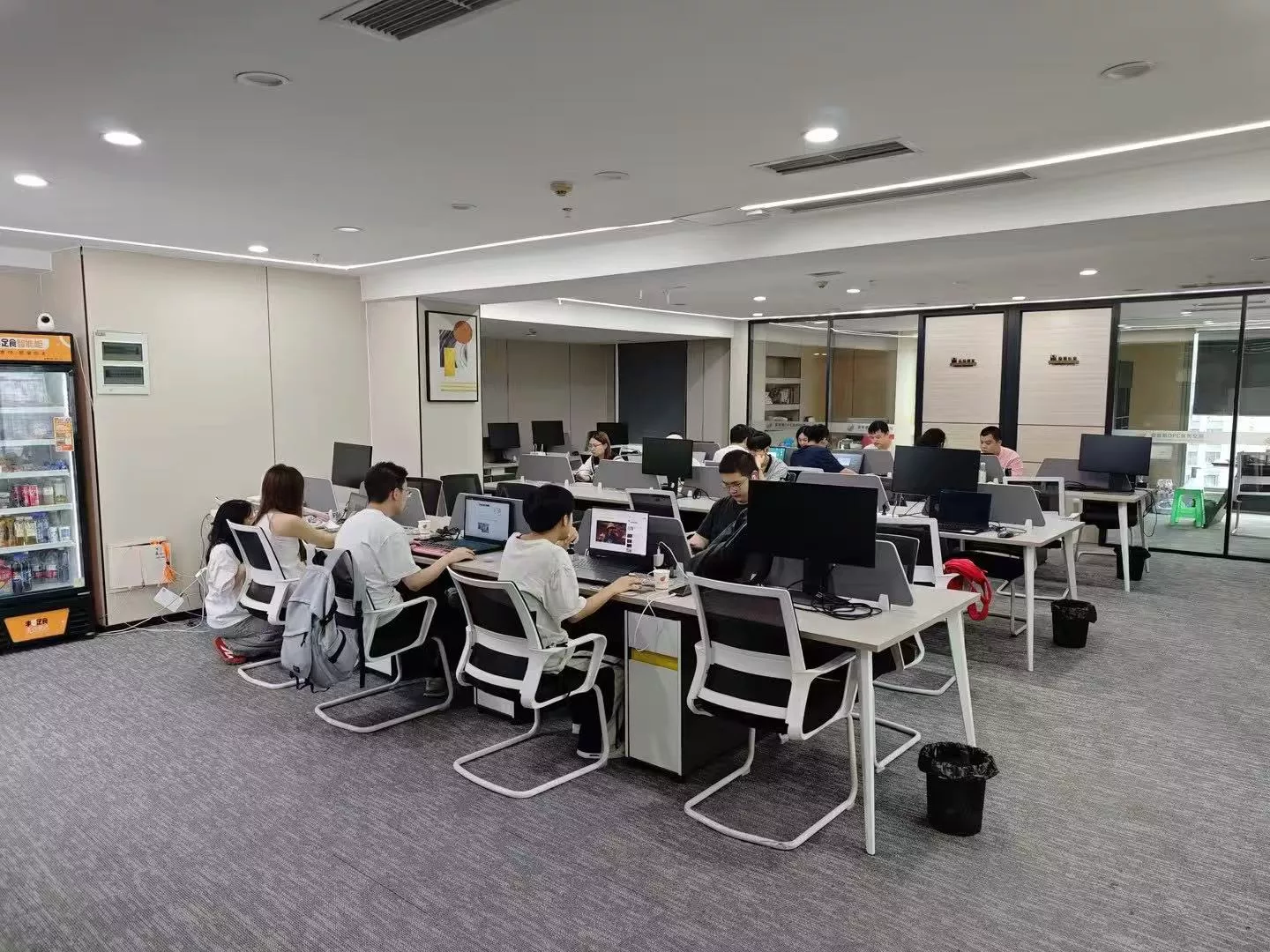 中科奥美团队照片五